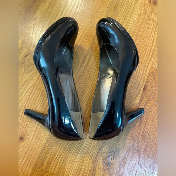 Naturalizer Lennox, Black Shiny Round Toe Patent Leather Pumps Size 9 - Picture 9 of 11